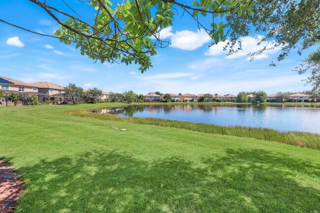 Building Photo - "Spacious 3-Bedroom Condo Retreat in Ester...
