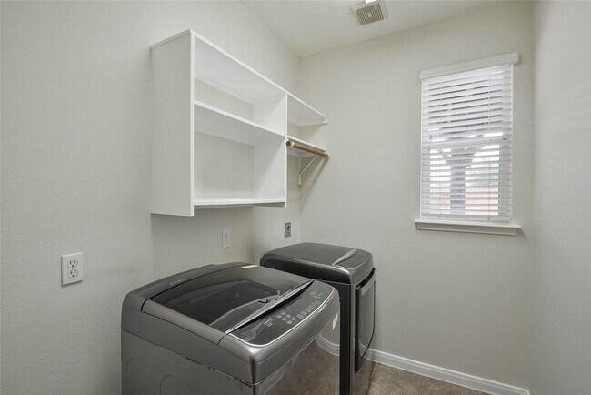 Building Photo - 15707 Sandisfield Ln