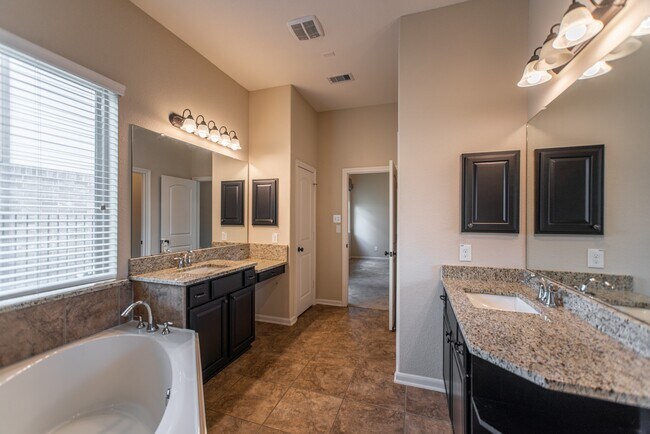 Building Photo - 74 S Sawbridge Cir