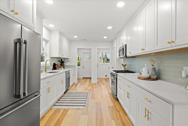 Building Photo - Beautifully Renovated 3-Bedroom Home with Private Fenced Yard
