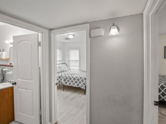 Building Photo - 6208 Walnut Hills Dr