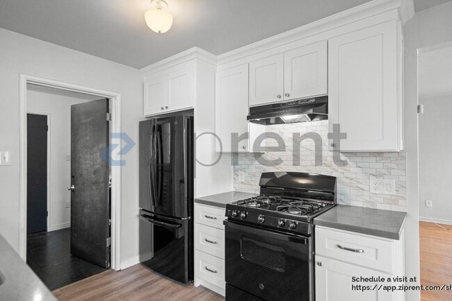 Building Photo - 903 61st St