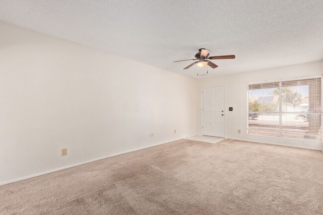 Building Photo - Comfortable 3-Bed, 2-Bath Home in Glendale...