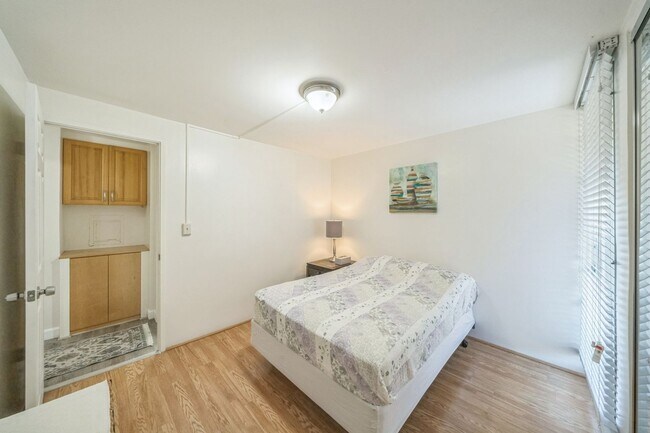 Building Photo - Charming central 3BR Condo in Honolulu