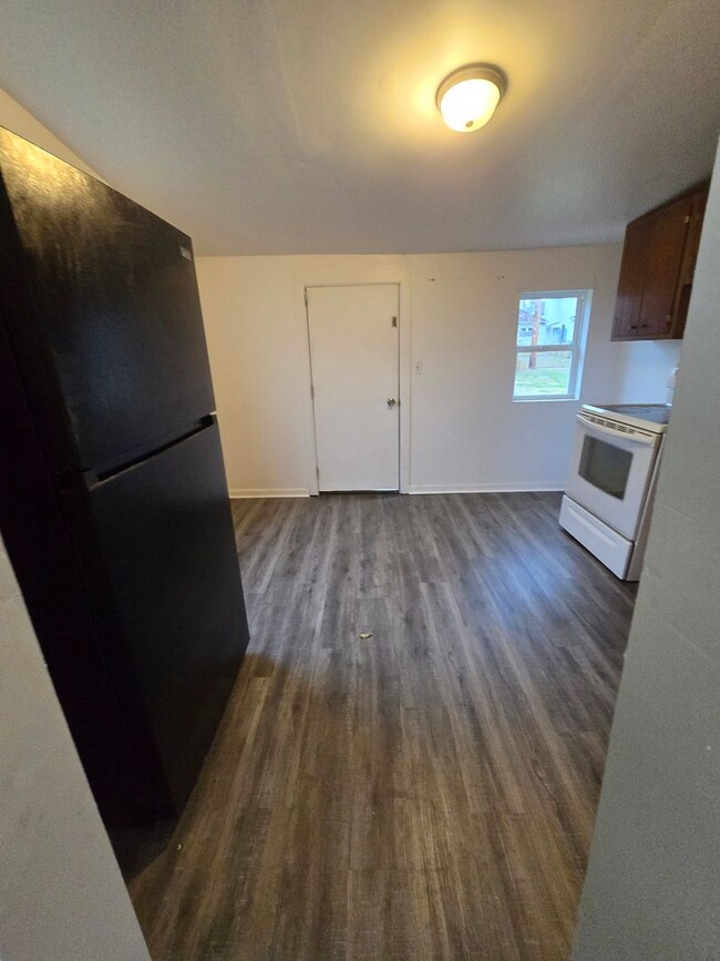 Building Photo - One Bedroom Muncie Duplex Near Walnut Street and West Jackson Street