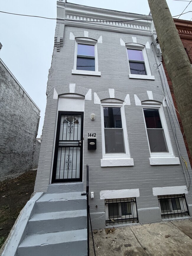 Primary Photo - 1442 N Newkirk St