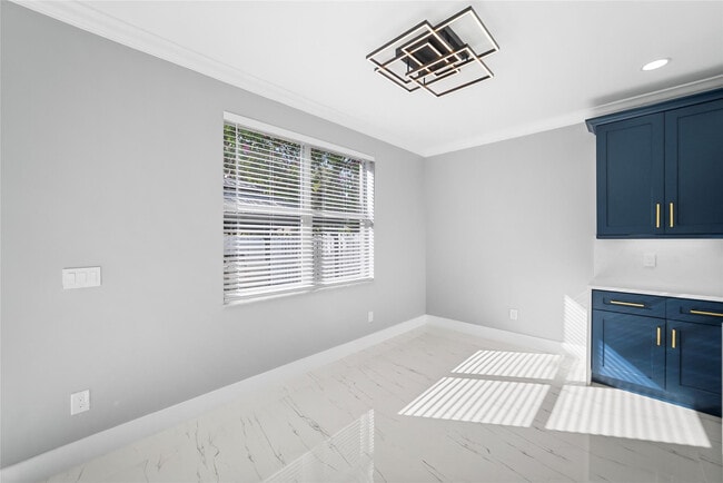 Building Photo - 15580 SW 49th Ct