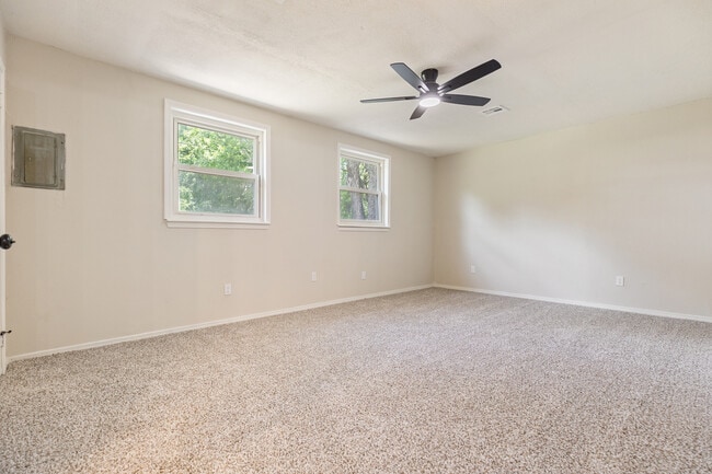Building Photo - 3325 Del Rancho Rd