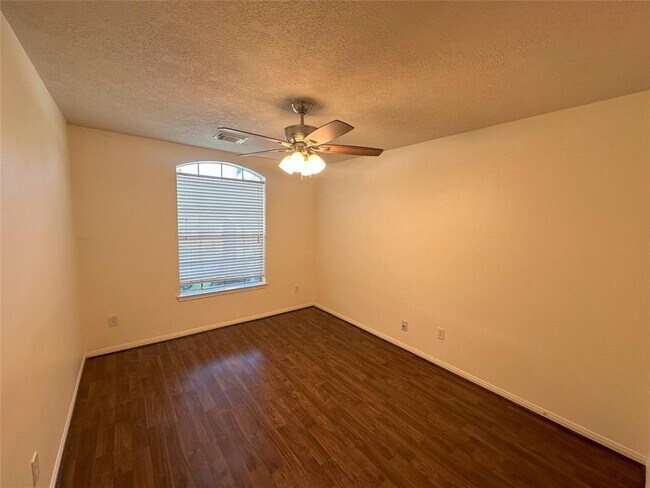 Building Photo - 3734 Paigewood Dr