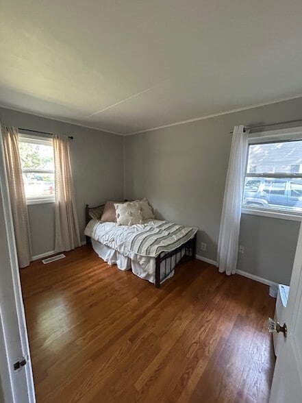 Building Photo - 1202 E Saint Andrews Rd