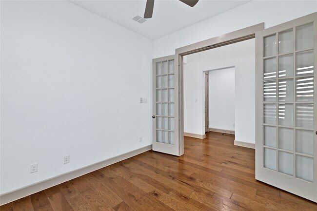 Building Photo - 9694 Brackenfield Ln