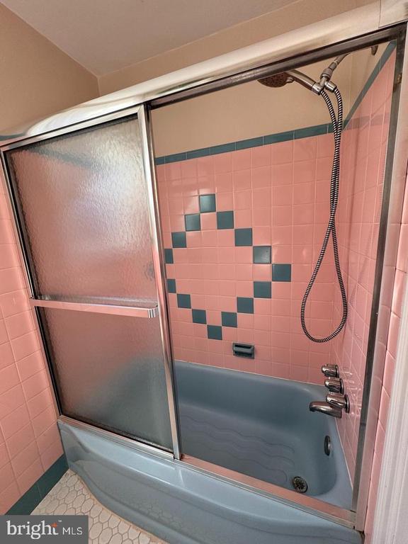 Building Photo - 1223 Wellington St