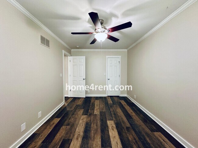 Building Photo - Wonderful Three Bedroom Olathe Home in a Q...