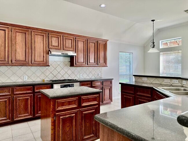 Building Photo - 3131 Valley Ct