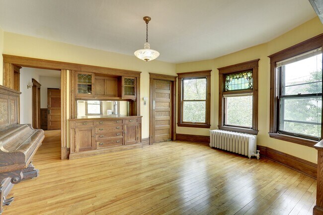 Building Photo - 3302 Harriet Ave