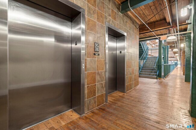 Building Photo - 145 Canal St E