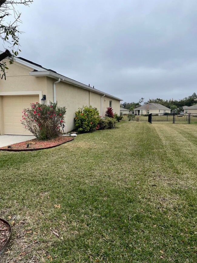 Building Photo - Spacious 4-bedroom, 3-bath House