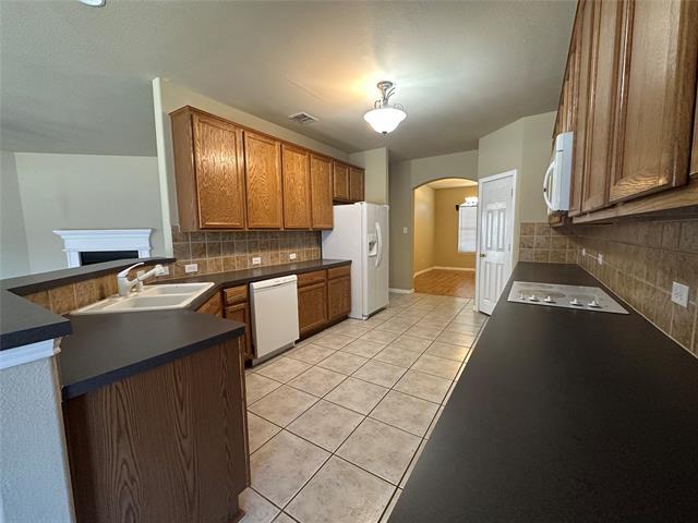 Building Photo - 8466 Davis Dr