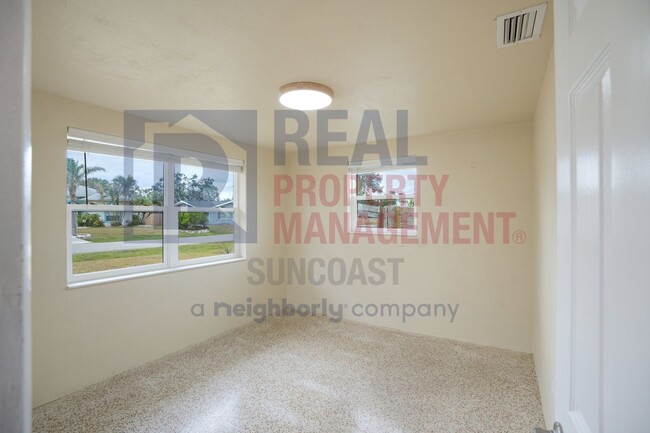 Building Photo - Adorable 2 Bedroom in Venice FL available ...