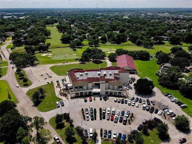 Building Photo - 2802 S Doral Dr