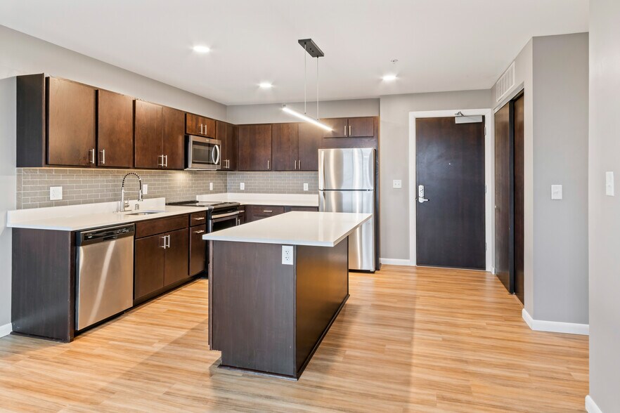 Building Photo - 8041 W Bluemound Rd