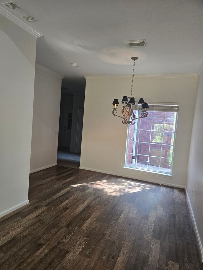 Building Photo - Charming Home in Fox Ridge Subdivision – V...