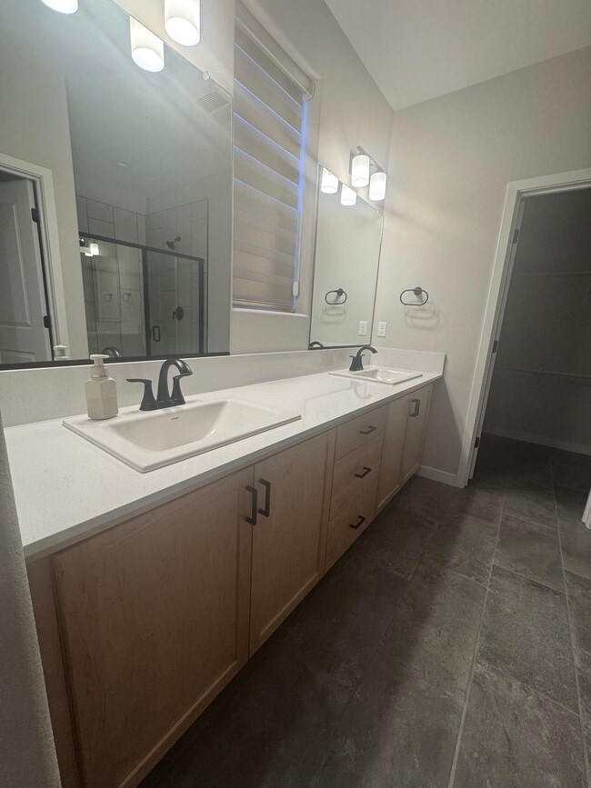 Building Photo - 850 Livio Way