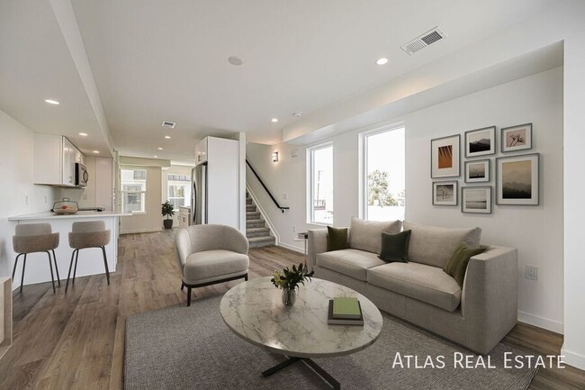 Building Photo - 2640 S Delaware-2