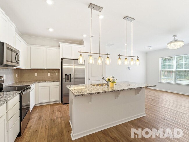 Building Photo - Spring deal : 500$ rewards for a 15 month rental lease - Elegant  3br/2.5 bath Townhome available...
