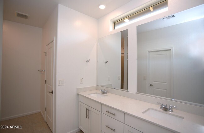 Building Photo - 9210 W Willow Bend Ln