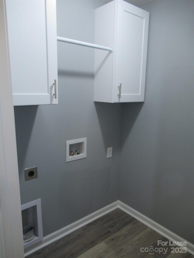 Building Photo - 143 Glen-Gar Dr