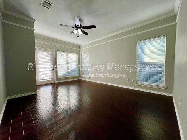 Building Photo - 208 Bonham Dr