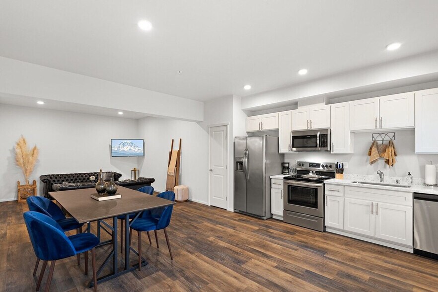 Building Photo - 624 E 32nd St