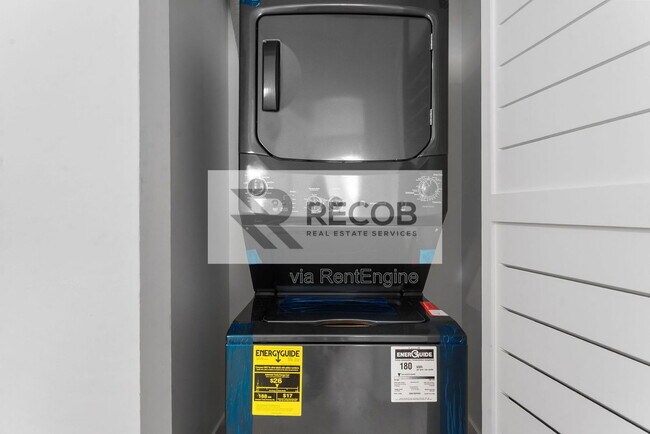 Building Photo - 4286 Samoset Ave