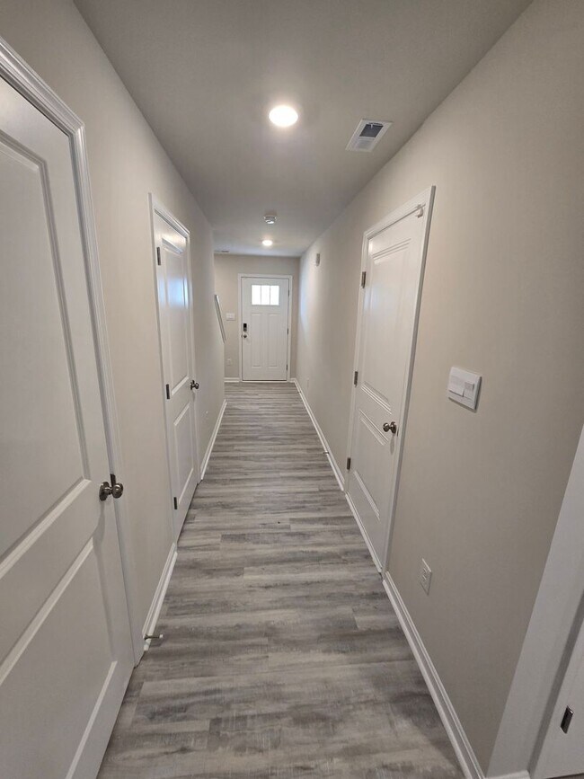 Building Photo - BRAND NEW 3 BEDROOM TOWNHOUSE IN PRINCE GEORGE
