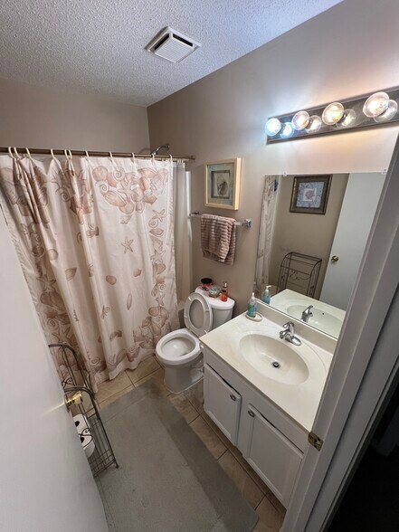 Building Photo - 108 Willow Way