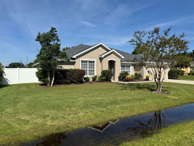 Building Photo - "Spacious 3-Bedroom Retreat with Bonus roo...