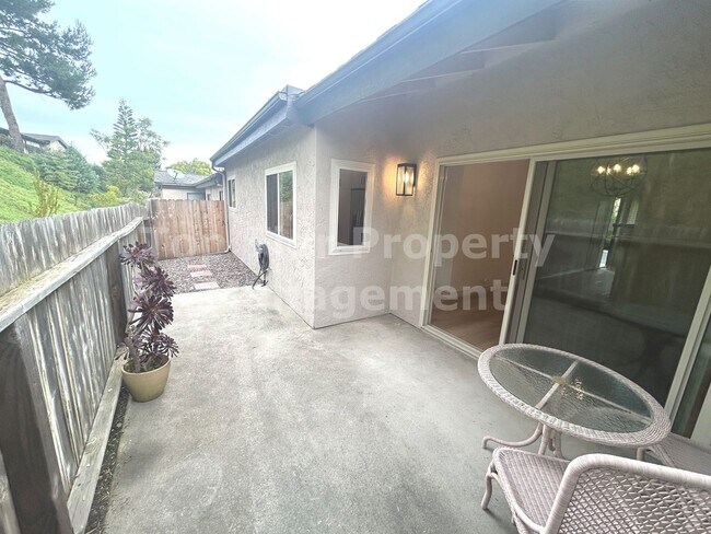 Building Photo - ***FULLY RENOVATED 2 bed / 2 bath / 1,120 sqft Home in 55+ Nob Hill Community - Available NOW***