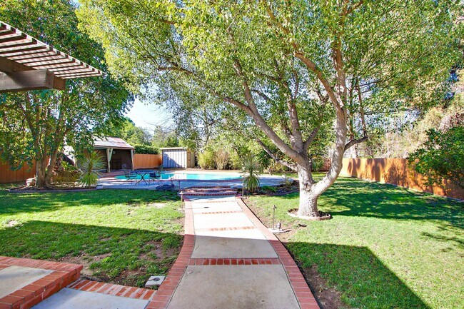 Building Photo - ENTERTAINER'S DELIGHT! GATED ESTATE IN SOUGHT AFTER COLLEGE ACRES!