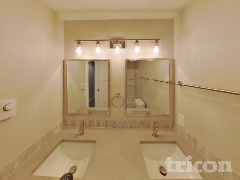 Building Photo - 3899 SE Harriet St