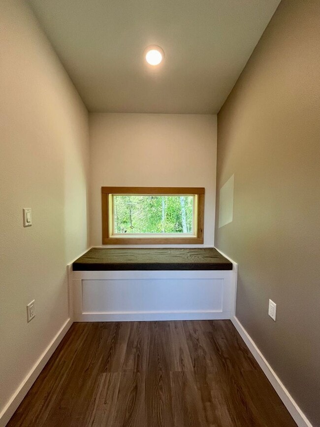 Building Photo - 3 Bedroom home for rent / Water holding ta...