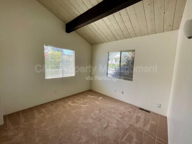 Building Photo - 599 Irving Ave