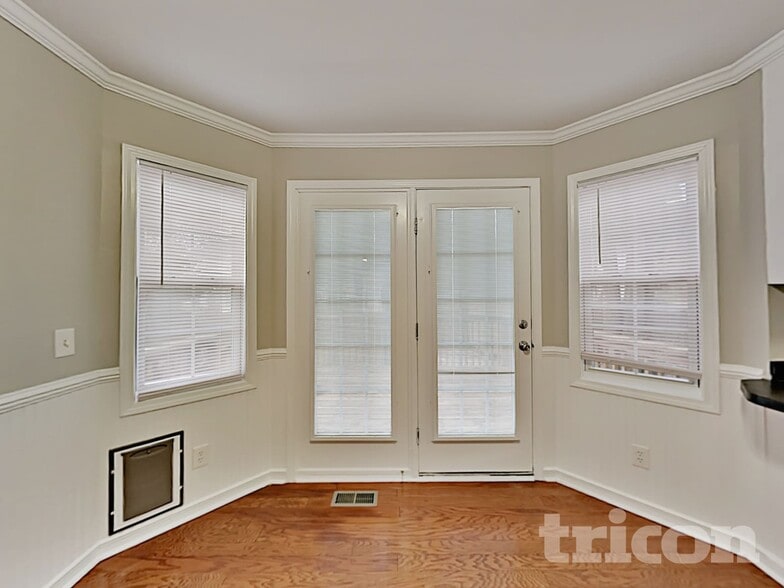 Building Photo - 229 Montclaire Cir