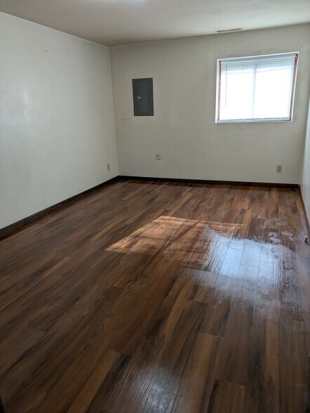 Building Photo - 1230 S Thompson Dr