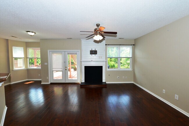 Building Photo - 517 Whisper Walk