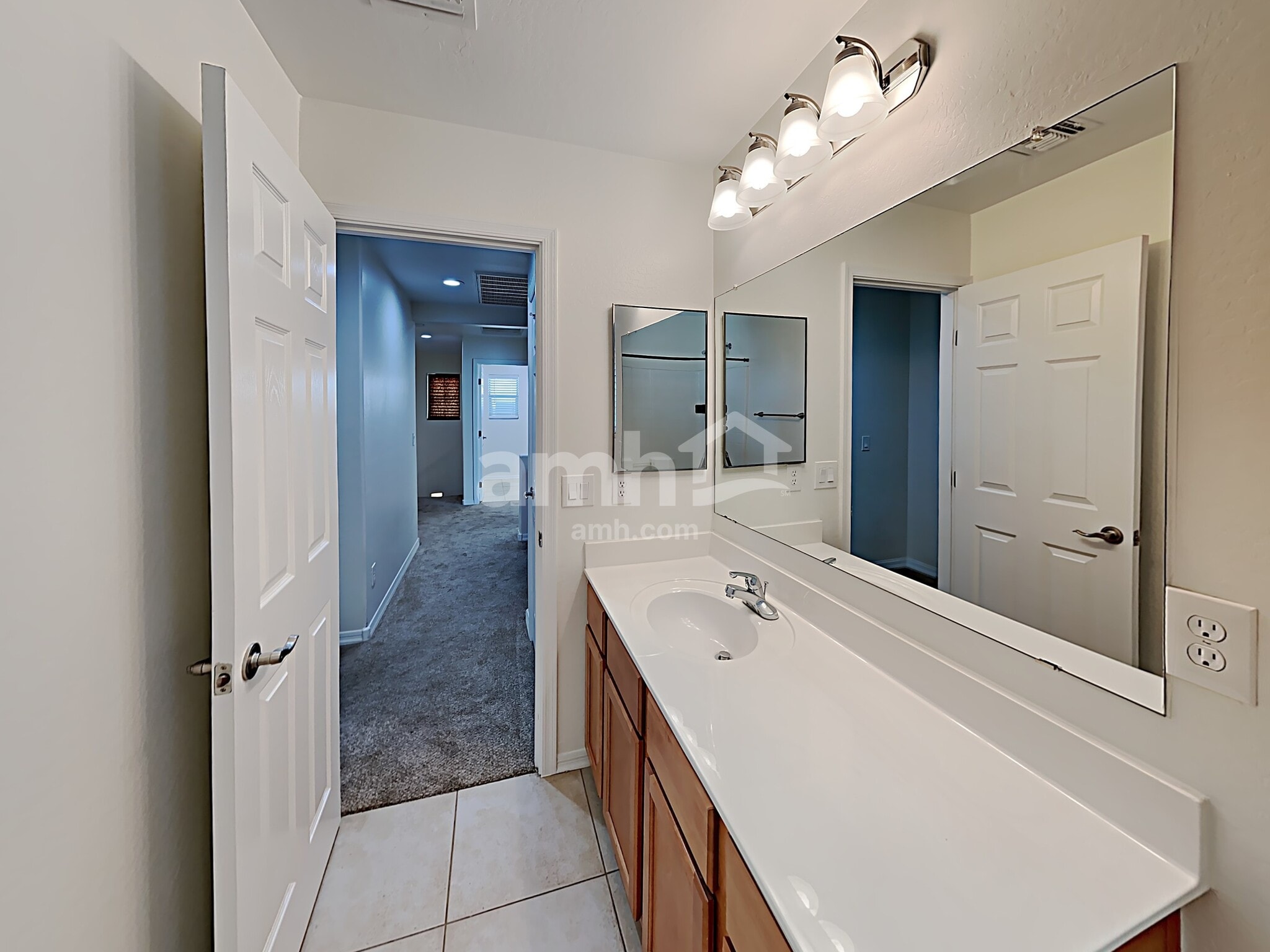 Building Photo - 15424 W Poinsettia Dr