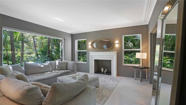 Building Photo - 5650 Pine Tree Dr