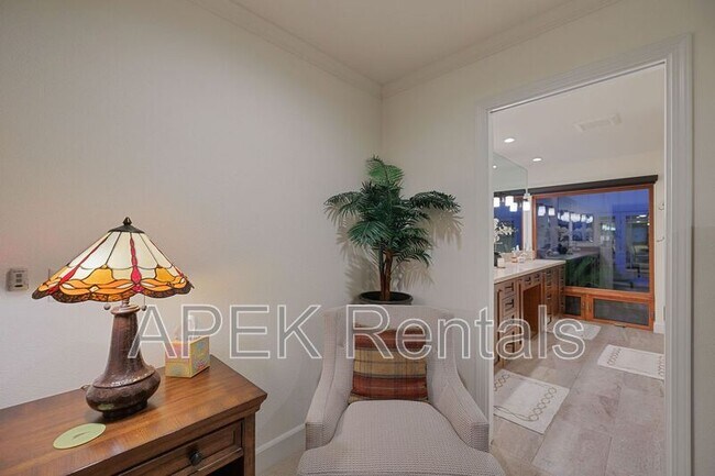 Building Photo - 74939 Vía Lago