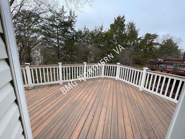 Building Photo - 22525 Maison Carree Square