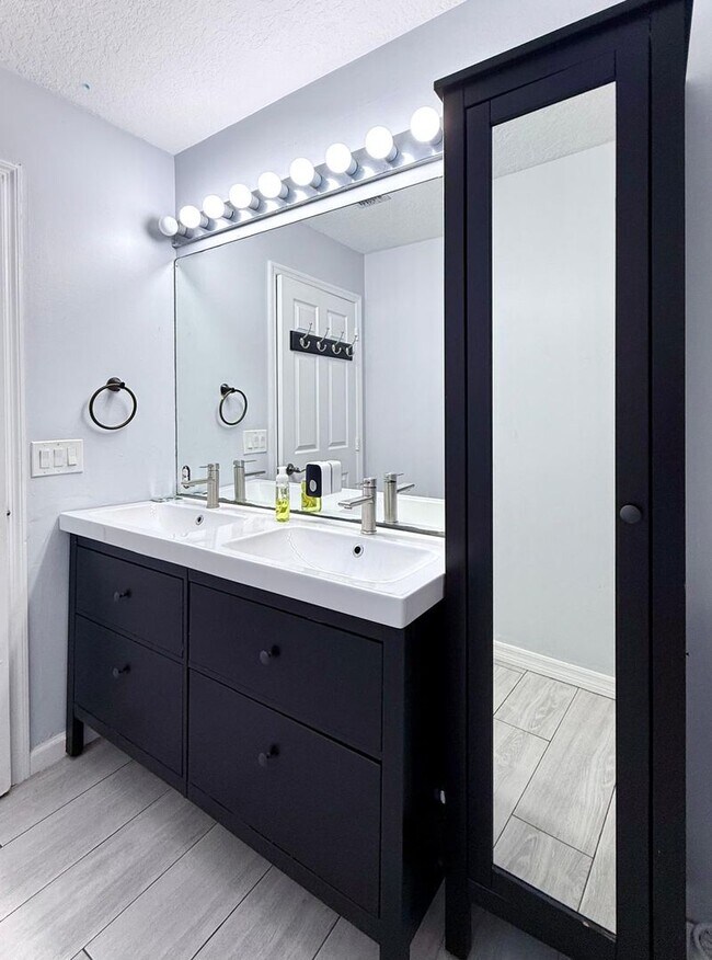 Building Photo - Beautiful house for rent